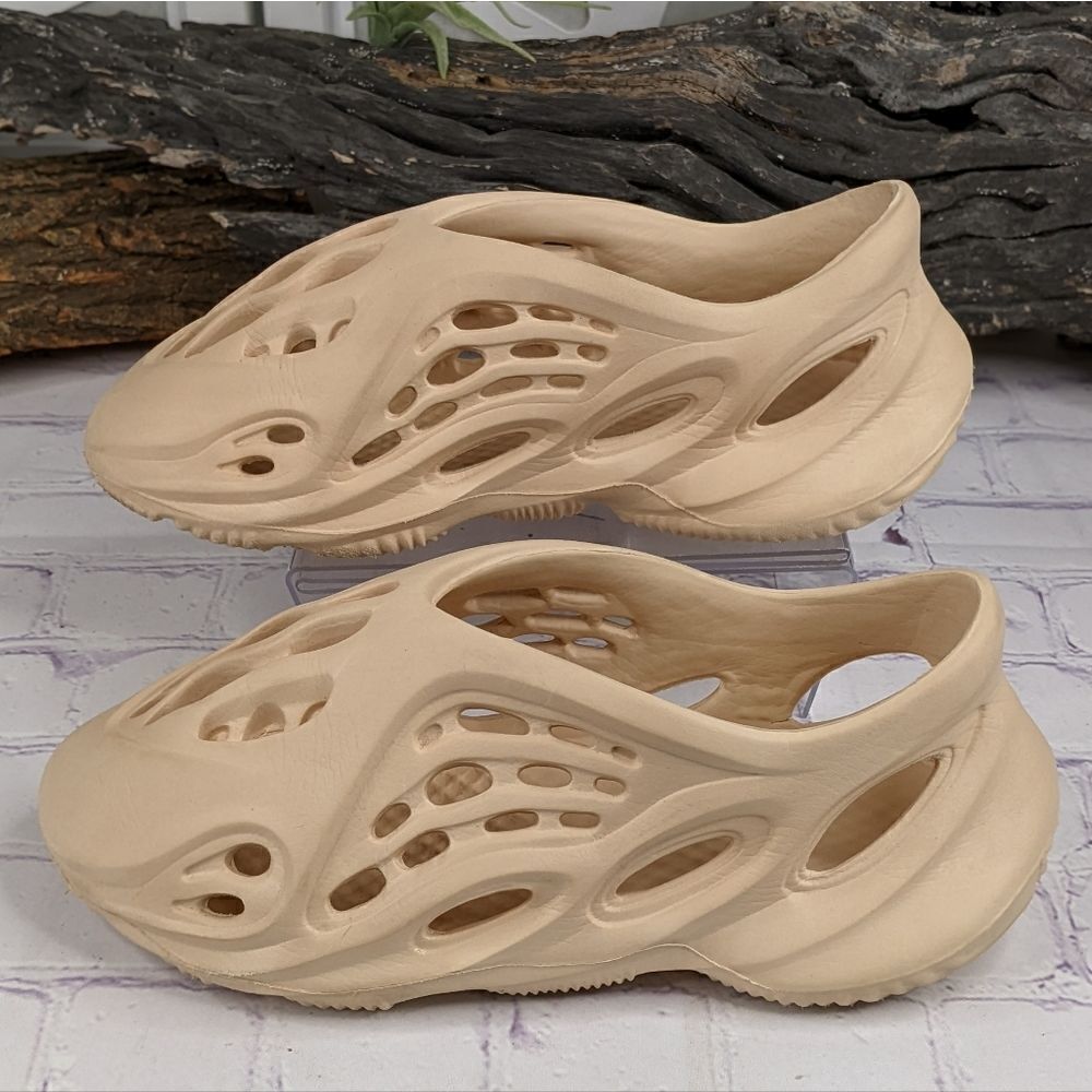 Unisex Foam Runners - Picture 4 of 9